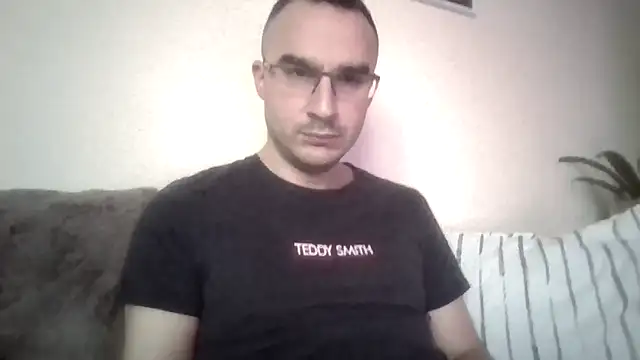 ptithomme69 online show from February 7, 2026, 7:05 am