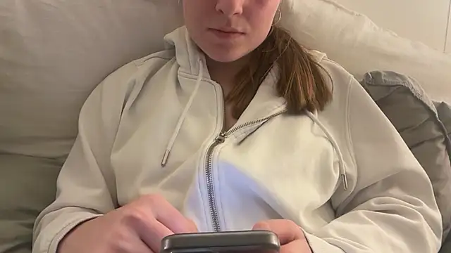 Snapshot of Lucyschickt chatting on February 11, 2026, 8:09 pm Lucyschickt online show from February 11, 2026, 8:09 pm