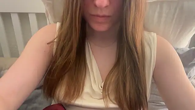 Lucyschickt online show from March 14, 2026, 6:47 pm