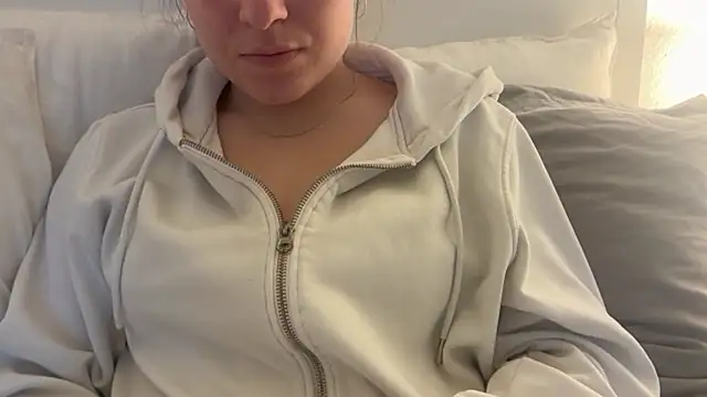 Snapshot of Lucyschickt chatting on February 12, 2026, 4:18 pm Lucyschickt online show from February 12, 2026, 4:18 pm