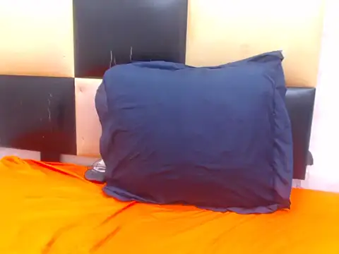 ThickandTallXX online show from February 4, 2026, 5:24 am