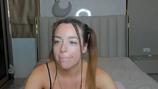 Snapshot of stellaa_quenn chatting on February 10, 2026, 12:09 am stellaa quenn online show from February 10, 2026, 12:09 am