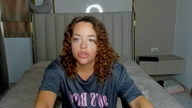 stellaa quenn online show from April 14, 2026, 12:04 am