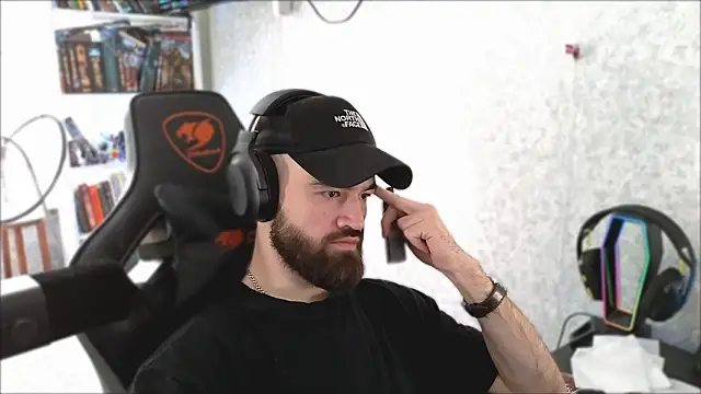 Snapshot of _Mostly_ chatting on March 4, 2026, 10:01 am Mostly online show from March 4, 2026, 10:01 am