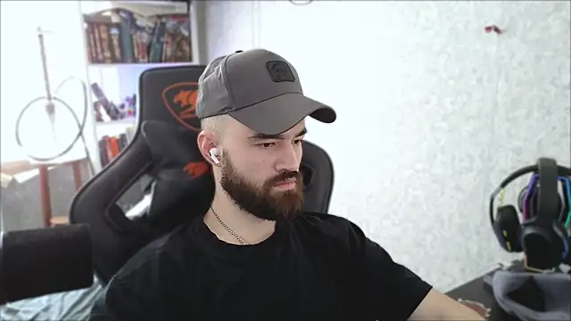 Snapshot of _Mostly_ chatting on April 12, 2026, 7:33 am Mostly online show from April 12, 2026, 7:33 am