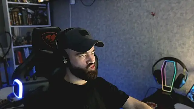 Snapshot of _Mostly_ chatting on March 6, 2026, 3:01 am Mostly online show from March 6, 2026, 3:01 am