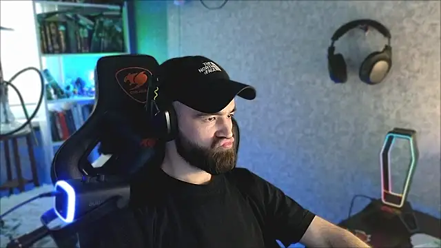 Snapshot of _Mostly_ chatting on March 6, 2026, 3:07 pm Mostly online show from March 6, 2026, 3:07 pm