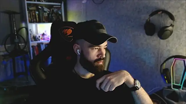 Snapshot of _Mostly_ chatting on April 12, 2026, 7:39 pm Mostly online show from April 12, 2026, 7:39 pm