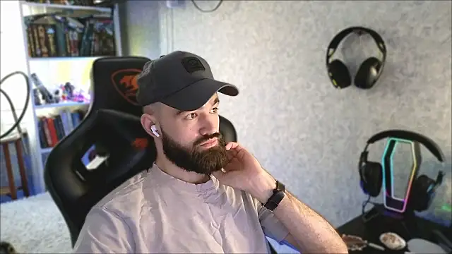 Snapshot of _Mostly_ chatting on March 11, 2026, 5:12 am Mostly online show from March 11, 2026, 5:12 am