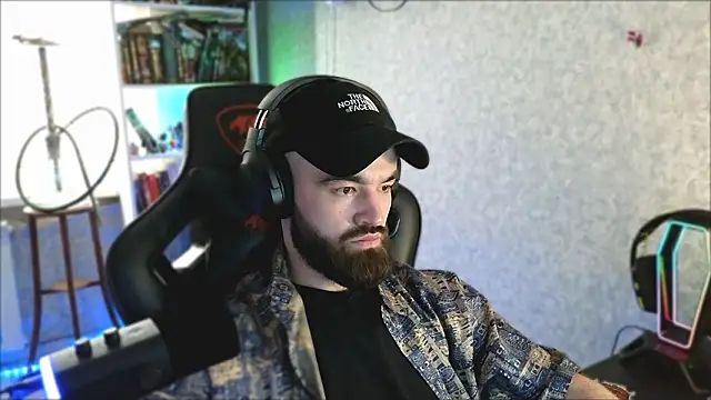 Snapshot of _Mostly_ chatting on March 3, 2026, 8:21 am Mostly online show from March 3, 2026, 8:21 am