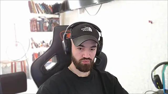 Snapshot of _Mostly_ chatting on March 27, 2026, 6:22 am Mostly online show from March 27, 2026, 6:22 am