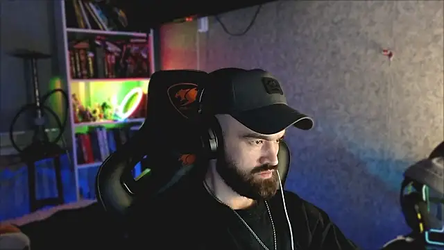 Snapshot of _Mostly_ chatting on March 31, 2026, 9:39 pm Mostly online show from March 31, 2026, 9:39 pm