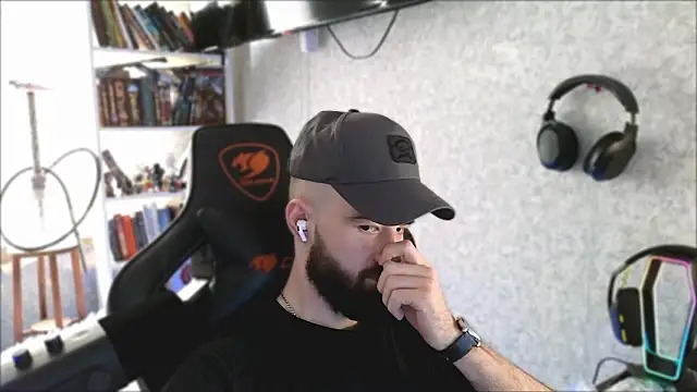 Snapshot of _Mostly_ chatting on March 9, 2026, 6:28 am Mostly online show from March 9, 2026, 6:28 am