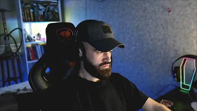 Snapshot of _Mostly_ chatting on March 10, 2026, 3:54 am Mostly online show from March 10, 2026, 3:54 am