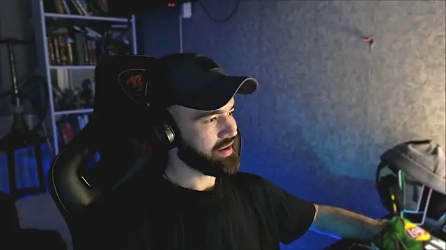 Snapshot of _Mostly_ chatting on April 1, 2026, 10:50 pm Mostly online show from April 1, 2026, 10:50 pm