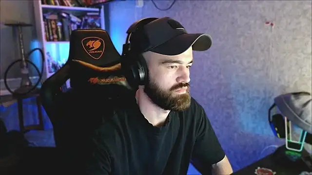 Snapshot of _Mostly_ chatting on April 10, 2026, 8:05 pm Mostly online show from April 10, 2026, 8:05 pm