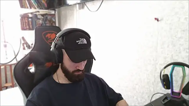 Snapshot of _Mostly_ chatting on March 17, 2026, 7:33 am Mostly online show from March 17, 2026, 7:33 am