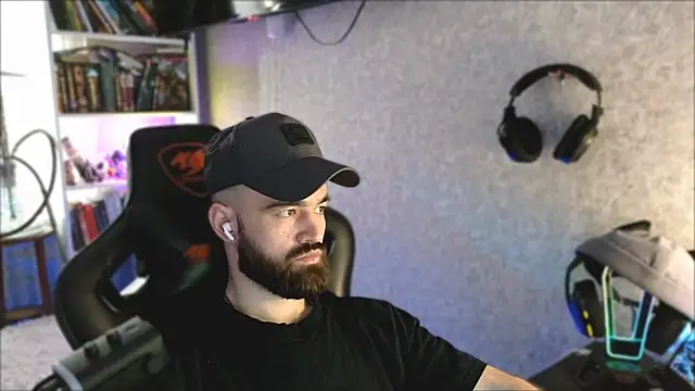 Snapshot of _Mostly_ chatting on April 4, 2026, 7:37 am Mostly online show from April 4, 2026, 7:37 am