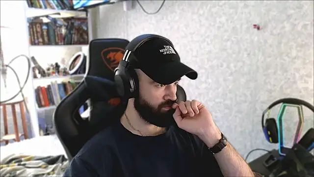 Snapshot of _Mostly_ chatting on March 18, 2026, 8:06 am Mostly online show from March 18, 2026, 8:06 am