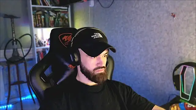 Snapshot of _Mostly_ chatting on March 3, 2026, 9:55 pm Mostly online show from March 3, 2026, 9:55 pm