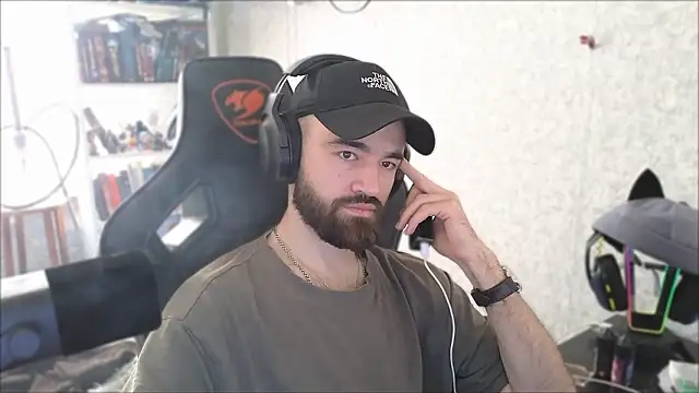 Snapshot of _Mostly_ chatting on March 29, 2026, 7:54 am Mostly online show from March 29, 2026, 7:54 am