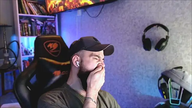 Snapshot of _Mostly_ chatting on April 7, 2026, 10:55 pm Mostly online show from April 7, 2026, 10:55 pm