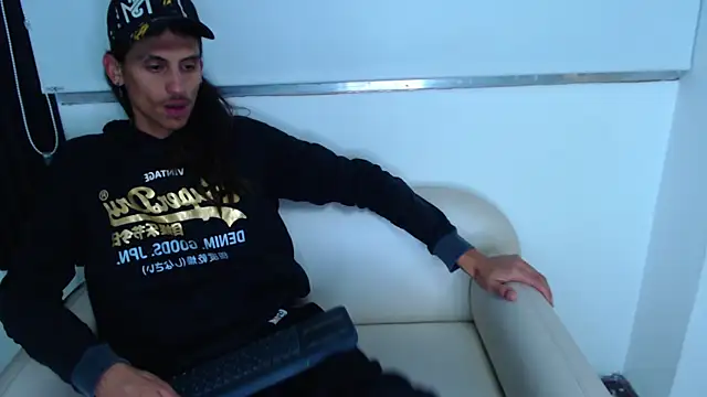 Snapshot of Noha-Smith chatting on February 24, 2026, 6:47 am Noha-Smith online show from February 24, 2026, 6:47 am