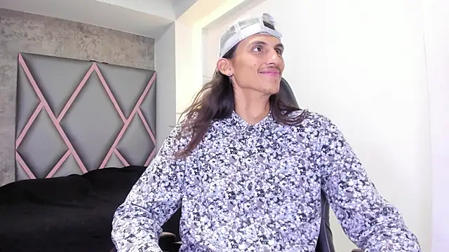 Snapshot of Noha-Smith chatting on February 5, 2026, 4:30 am Noha-Smith online show from February 5, 2026, 4:30 am