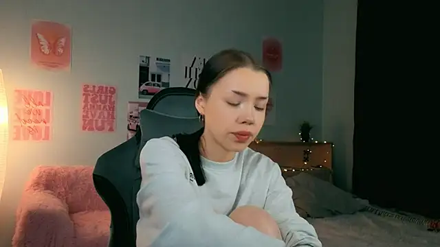 Snapshot of Vexnexe chatting on February 15, 2026, 7:13 pm Vexnexe online show from February 15, 2026, 7:13 pm