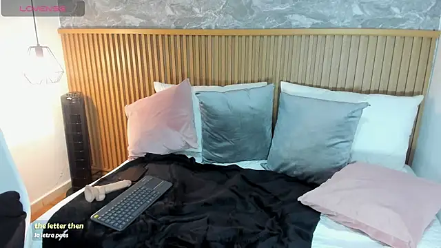 Snapshot of lunalat chatting on February 5, 2026, 12:23 pm lunalat online show from February 5, 2026, 12:23 pm