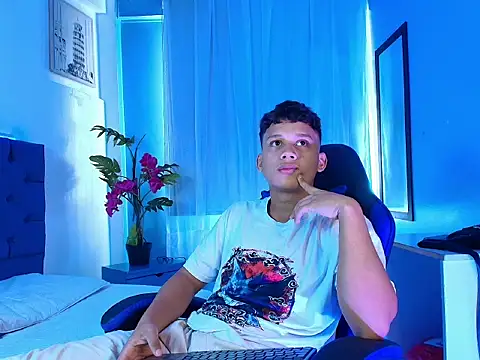 Snapshot of AlexDuMontt chatting on February 17, 2026, 8:28 pm AlexDuMontt online show from February 17, 2026, 8:28 pm