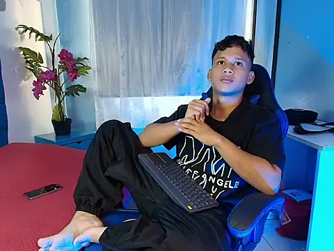 Snapshot of AlexDuMontt chatting on February 18, 2026, 7:21 pm AlexDuMontt online show from February 18, 2026, 7:21 pm