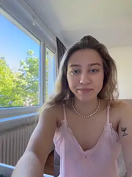 romyxxs online show from May 8, 2026, 8:40 am