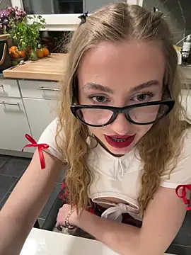 romyxxs online show from March 12, 2026, 8:35 pm