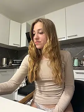 romyxxs online show from April 10, 2026, 8:05 pm