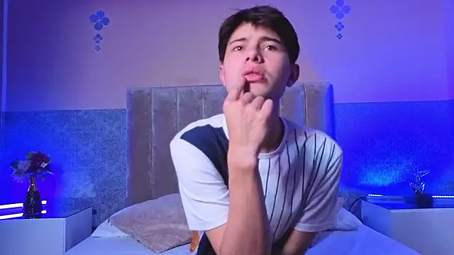 Snapshot of Derek_Sinn chatting on February 23, 2026, 7:58 pm Derek Sinn online show from February 23, 2026, 7:58 pm