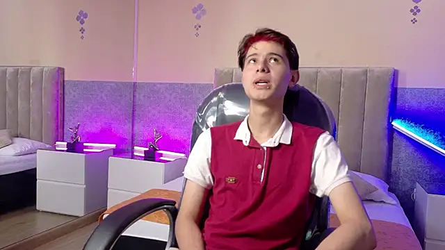 Snapshot of Derek_Sinn chatting on April 3, 2026, 7:53 pm Derek Sinn online show from April 3, 2026, 7:53 pm