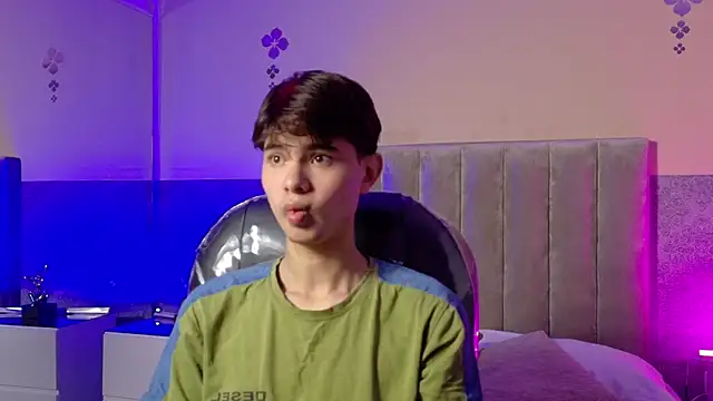 Snapshot of Derek_Sinn chatting on April 5, 2026, 1:07 pm Derek Sinn online show from April 5, 2026, 1:07 pm