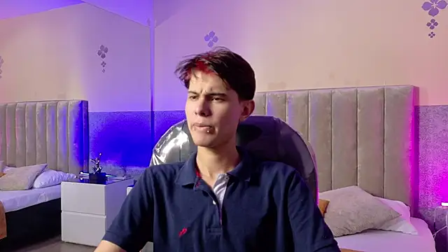 Snapshot of Derek_Sinn chatting on April 4, 2026, 7:53 pm Derek Sinn online show from April 4, 2026, 7:53 pm