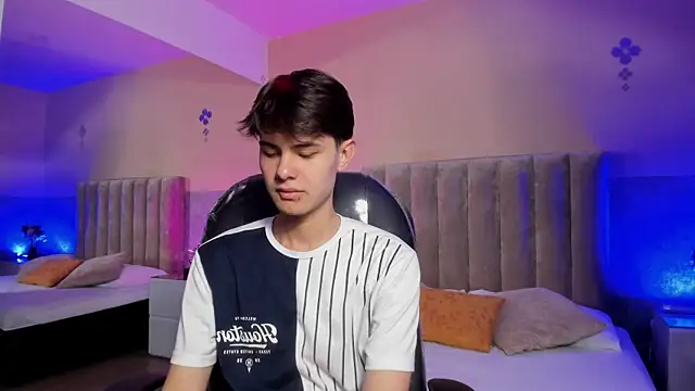 Snapshot of Derek_Sinn chatting on April 8, 2026, 8:10 pm Derek Sinn online show from April 8, 2026, 8:10 pm