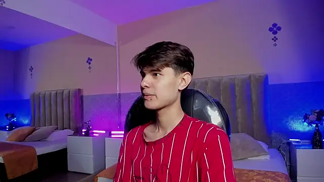 Snapshot of Derek_Sinn chatting on April 10, 2026, 7:54 pm Derek Sinn online show from April 10, 2026, 7:54 pm