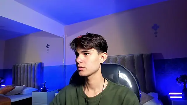 Snapshot of Derek_Sinn chatting on April 15, 2026, 8:20 pm Derek Sinn online show from April 15, 2026, 8:20 pm