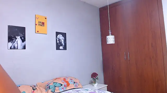 arianna rossi11 online show from March 6, 2026, 12:00 pm