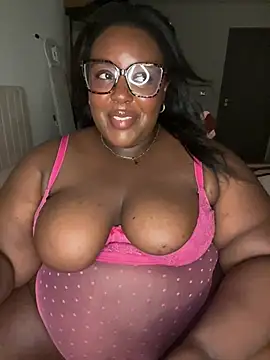 Snapshot of BouncyBBW chatting on July 29, 2026, 9:03 pm BouncyBBW online show from July 29, 2026, 9:03 pm