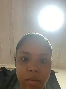 Snapshot of LIA_PARKERR chatting on February 15, 2026, 9:14 pm LIA PARKERR online show from February 15, 2026, 9:14 pm