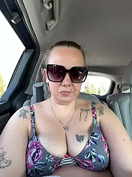 Snapshot of lickablelynn87 chatting on February 10, 2026, 6:40 pm lickablelynn87 online show from February 10, 2026, 6:40 pm