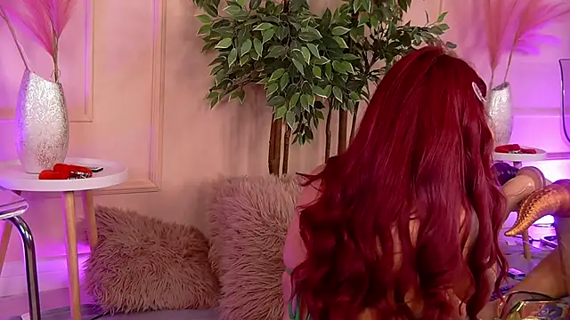 CrystalRedd online show from March 8, 2026, 5:44 am