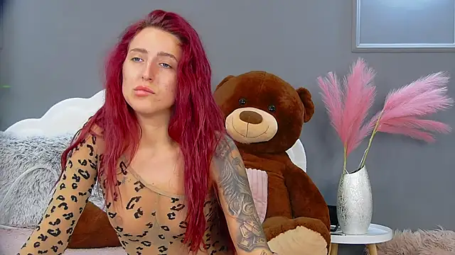 CrystalRedd online show from June 26, 2026, 5:24 am