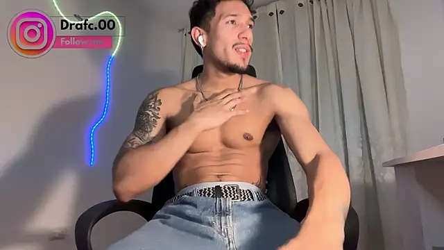 Snapshot of rafael_stone11 chatting on April 25, 2026, 2:25 am rafael stone11 online show from April 25, 2026, 2:25 am