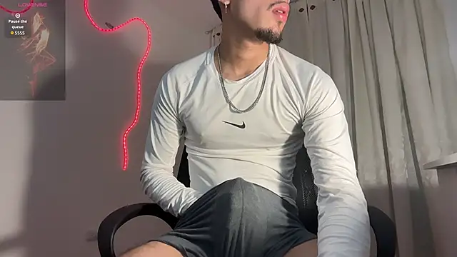 Snapshot of rafael_stone11 chatting on April 12, 2026, 1:42 am rafael stone11 online show from April 12, 2026, 1:42 am